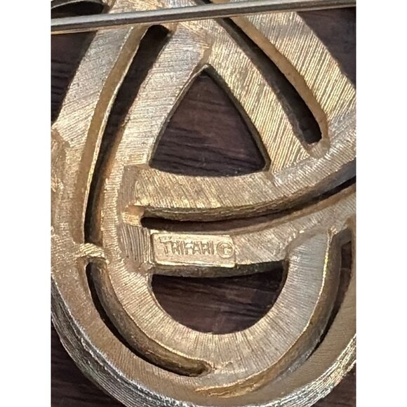 Vintage Trifari Gold-Tone Knot Brooch Pin Elegant Jewelry Accessory - Picture 3 of 4